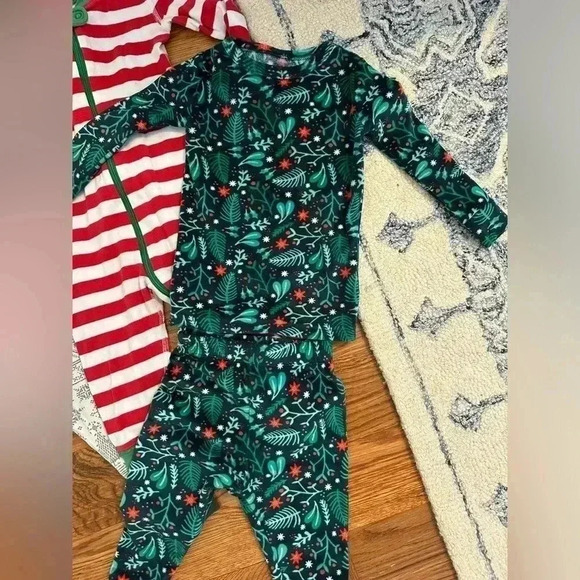 Bundle of three pairs of 18/24 months toddler holiday pajamas Hanna Andersson - Picture 2 of 12